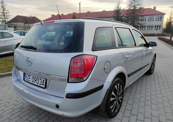 Opel Astra cena 7700 przebieg: 321211, rok produkcji 2006 z Rzeszów małe 326